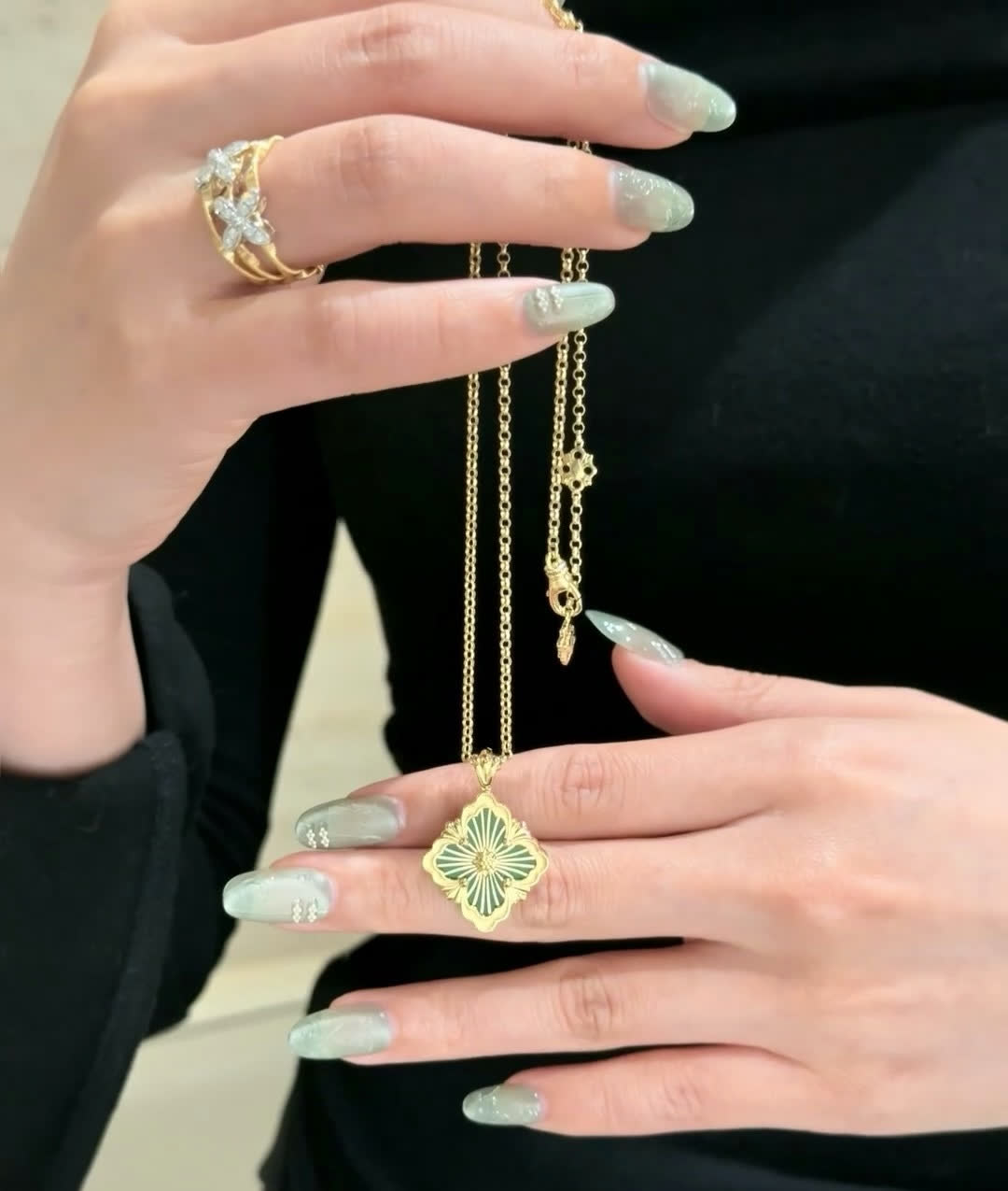 Buccellati Van Cleef & Arpels Vintage Alhambra Gold and Enamel Clover Pendant Necklace